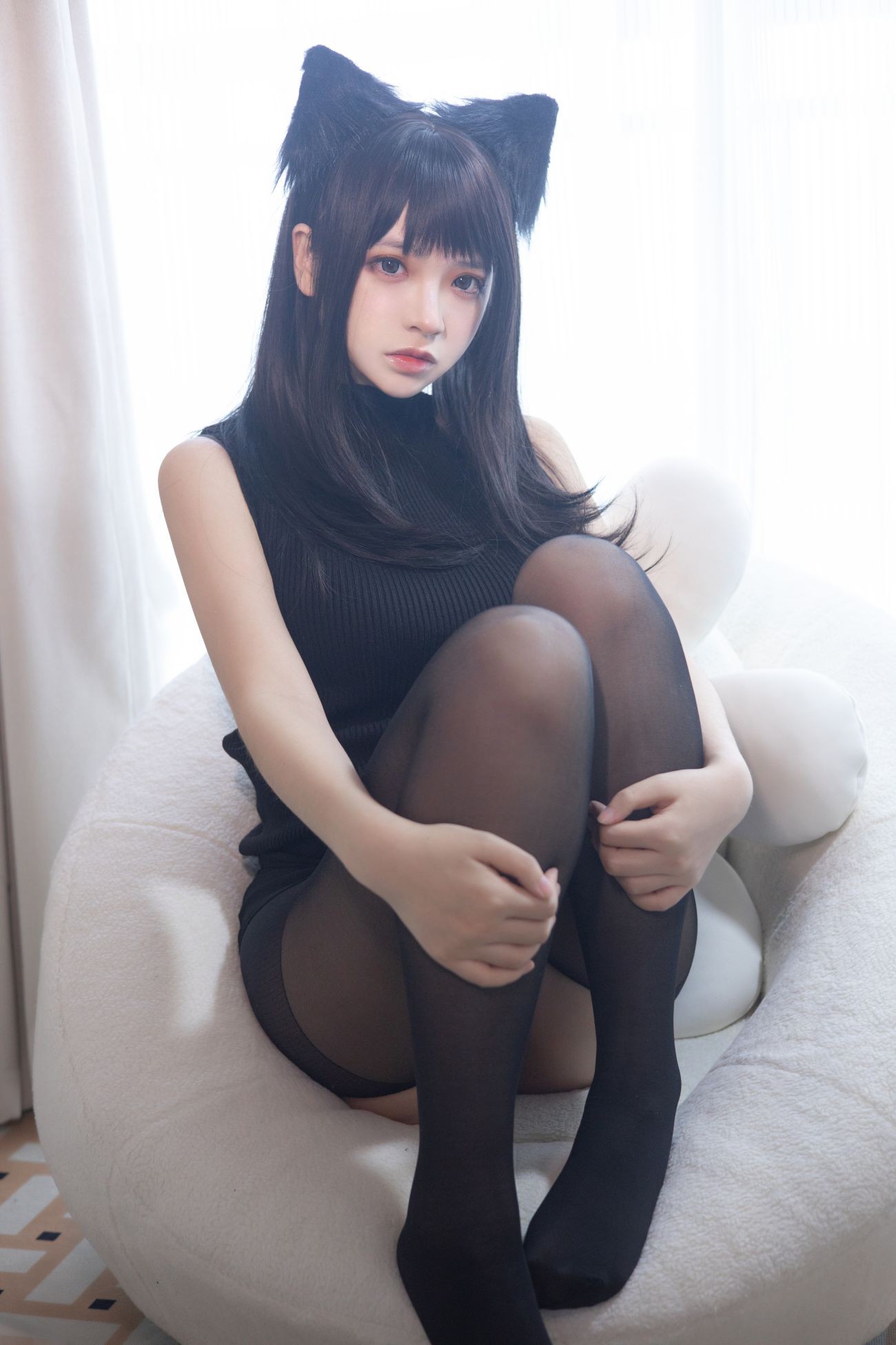 图片[2]-疯猫ss 黑毛衣少女-COS世界