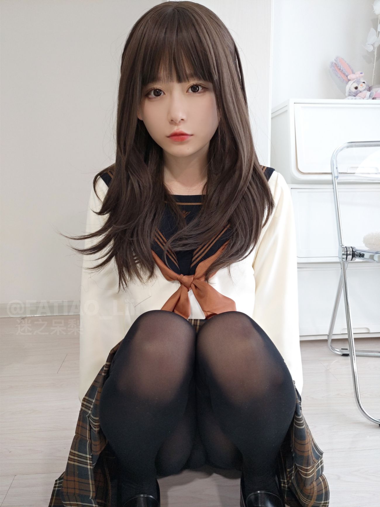 迷之呆梨 黒いタイツをはいている-COS世界