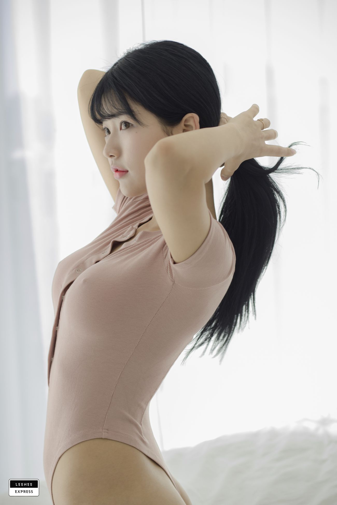 图片[2]-LEEHEE EXPRESS LEND-004 U.Hwa-COS世界