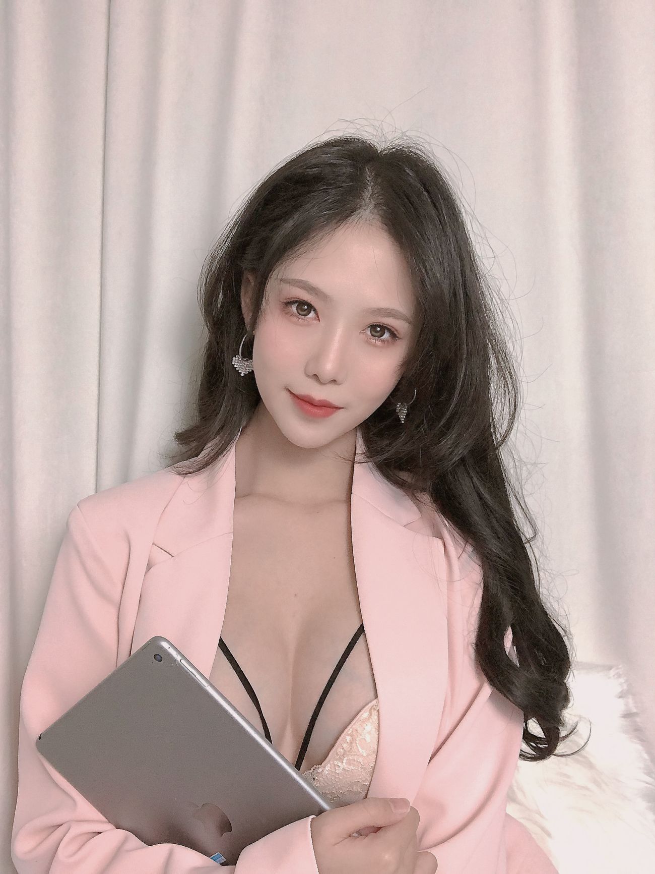 图片[2]-抖娘利世 粉色西装-COS世界