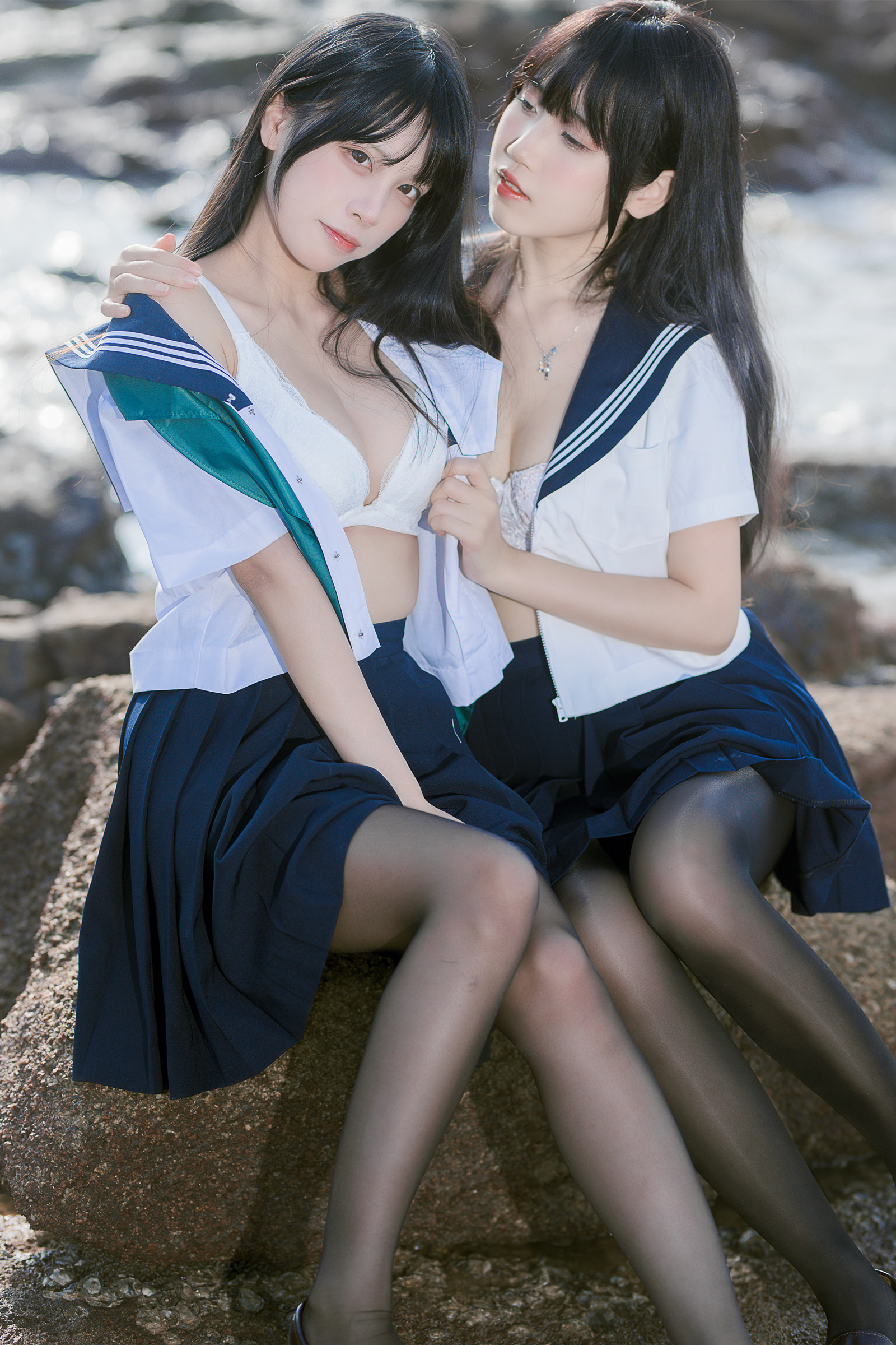 微博人气Coser不呆猫×三無人型水手服百合黑丝-COS世界