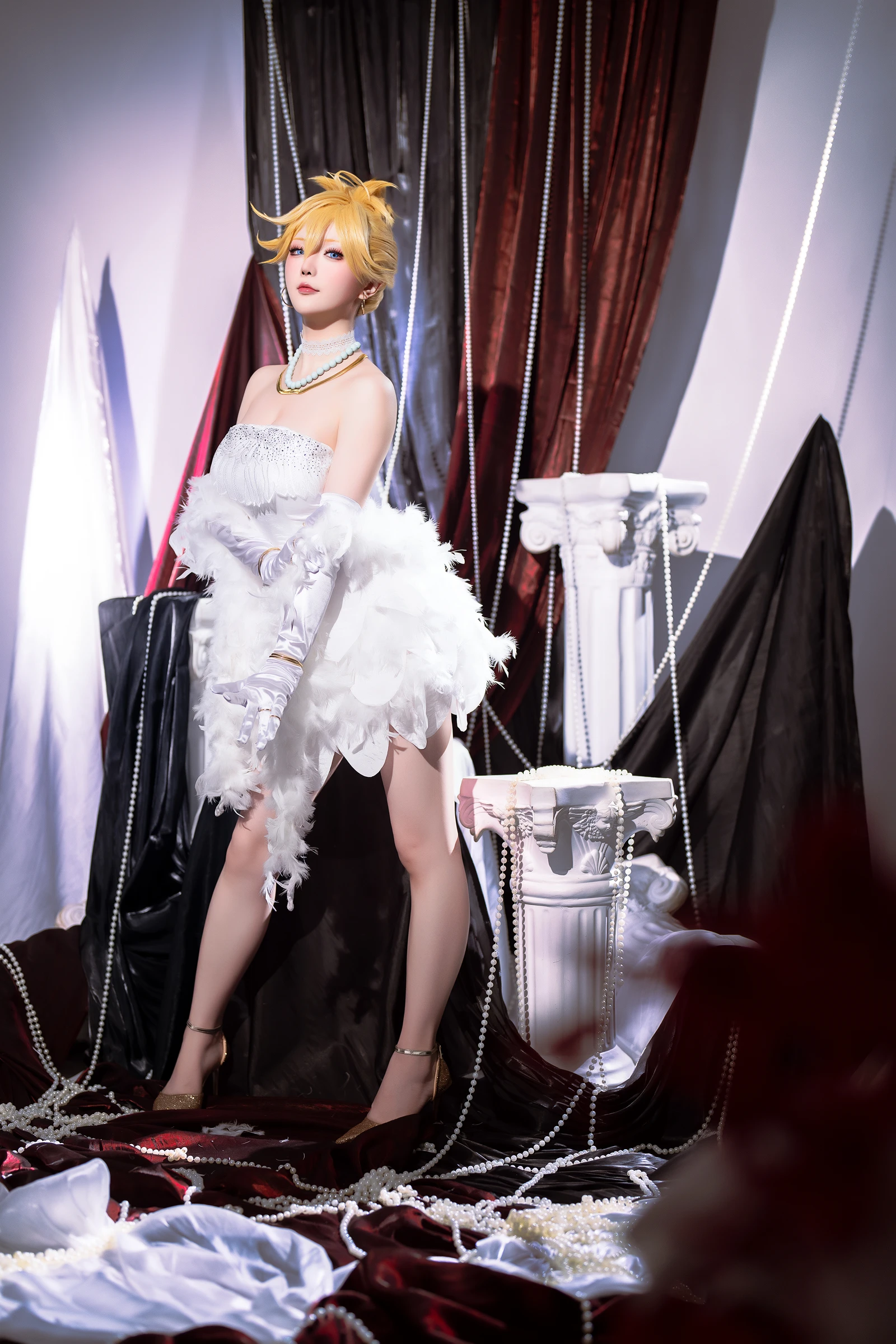 图片[4]-Coser小姐姐星之迟迟 吊带袜天使 潘迪礼服-COS世界
