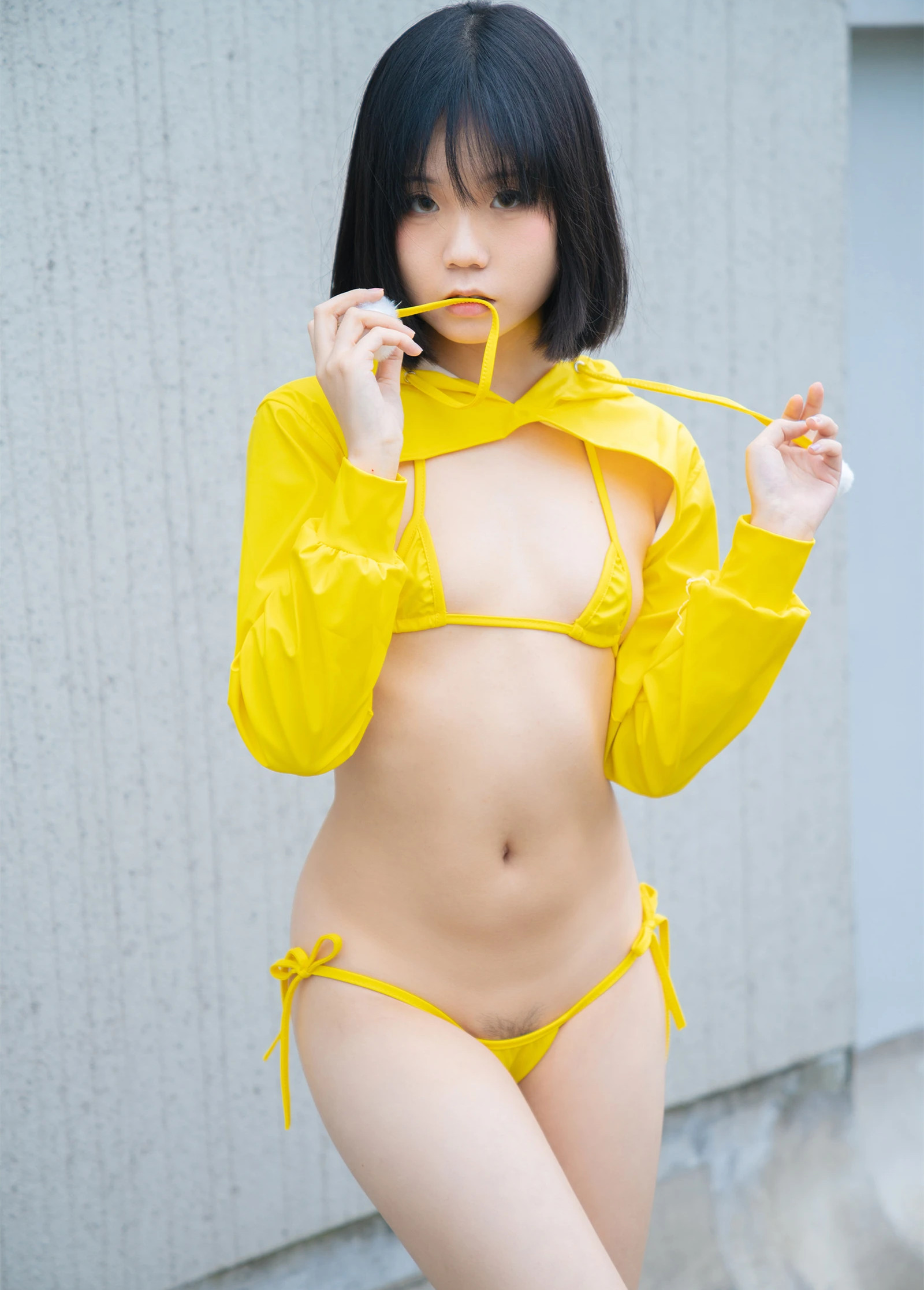 一只小栗奈 天台小雨衣-COS世界